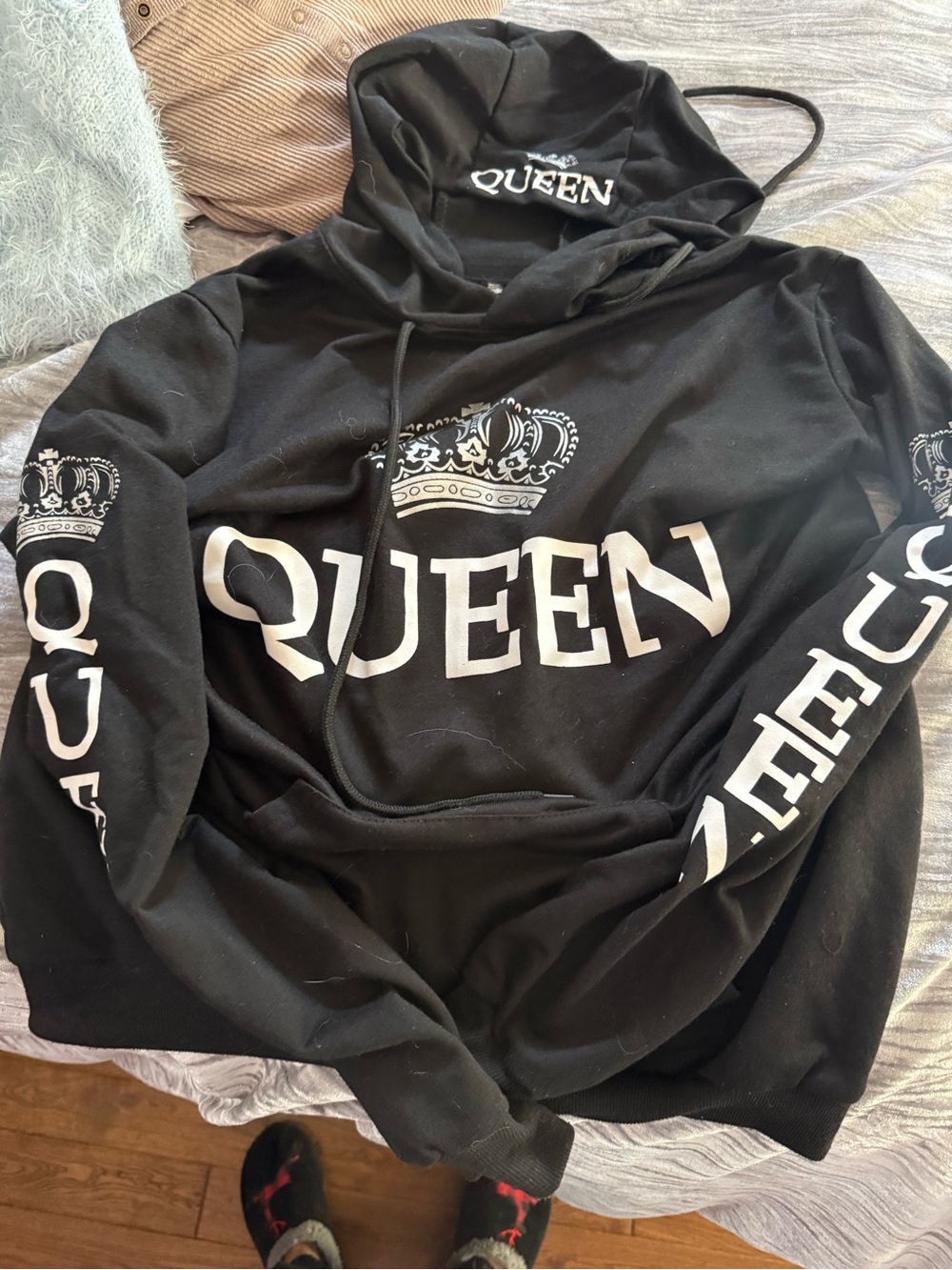 Que Black 'QUEEN' Graphic Crewneck Sweatshirt